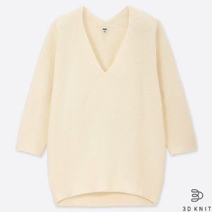 Uniqlo 3D Cotton V-neck Sweater